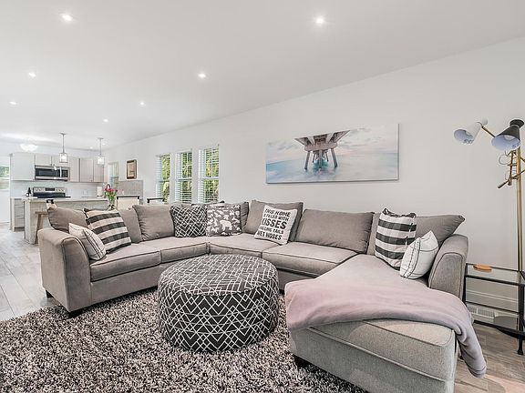 3rd image of 805 N Lakeside Dr #1