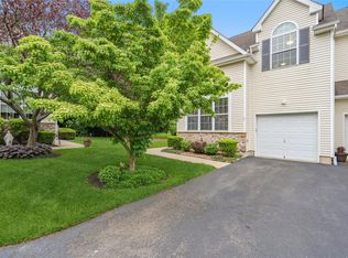 7 Yosemite Cir, Bohemia, NY 11716