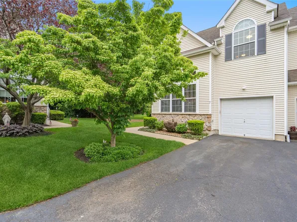 7 Yosemite Circle, Bohemia, NY 11716