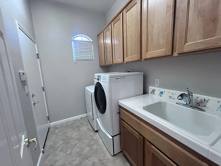 4015 Avellano Dr — Photo 15