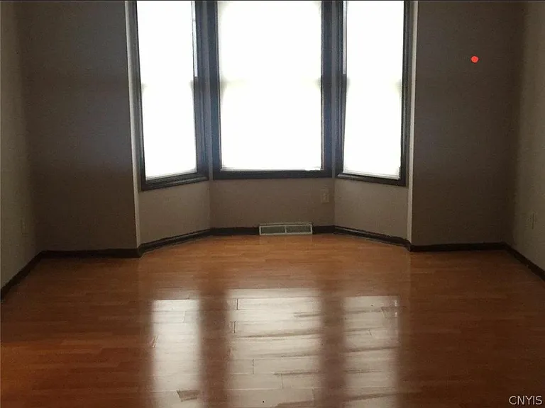 627 Cannon St — Photo 3