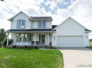 559 N Crest Ct, Rockford, MI 49341