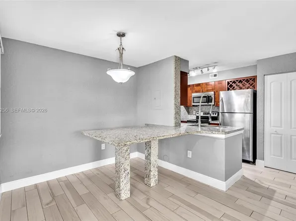 2803 N Oakland Forest Dr, Fort Lauderdale, FL