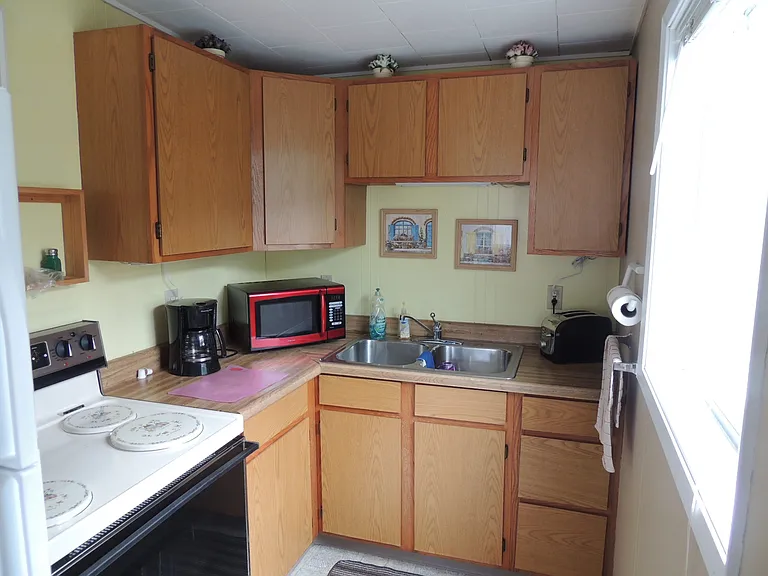 930 2nd Ave — Photo 3