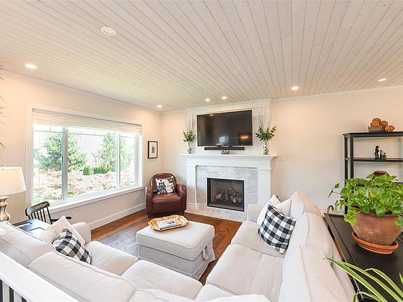 2nd image of 1019 Arrowsmith Ave