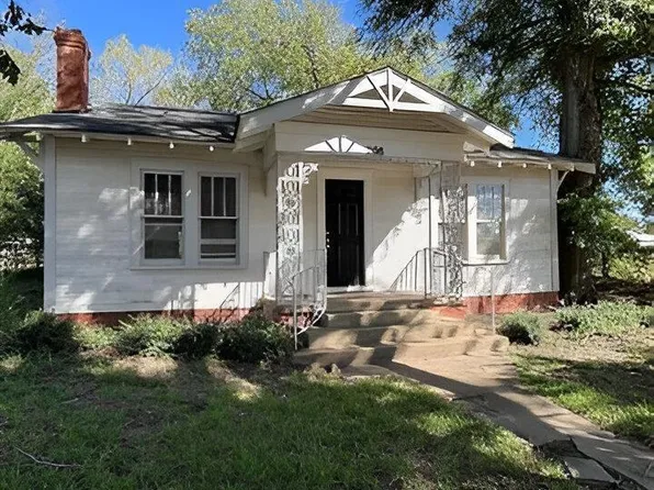 208 N Georgia St, Troup, TX 75789