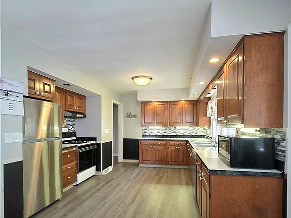 2nd image of 1482 Carpenter Rd