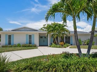 910 Oakwood Dr, Largo, FL 33770