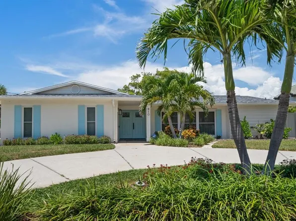 910 Oakwood Dr, Largo, FL 33770