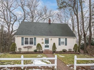16 Poplar St, Closter, NJ 07624