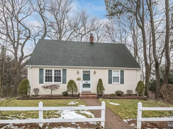 16 Poplar St, Closter, NJ 07624