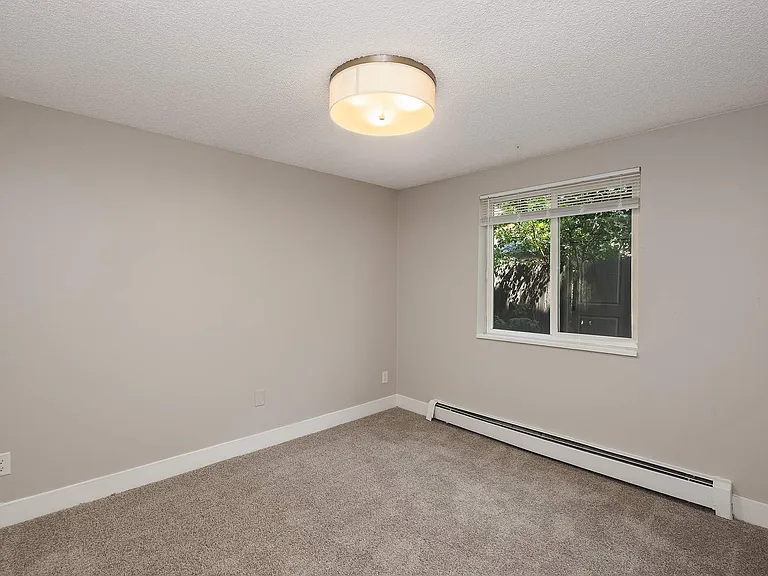 1202 Logan — Photo 14