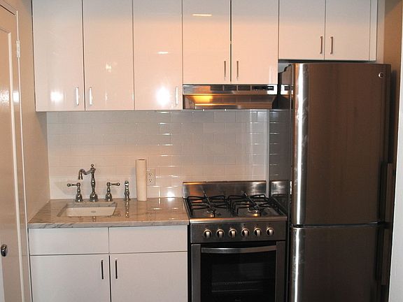 4th image of 75 Charles St APT 1R