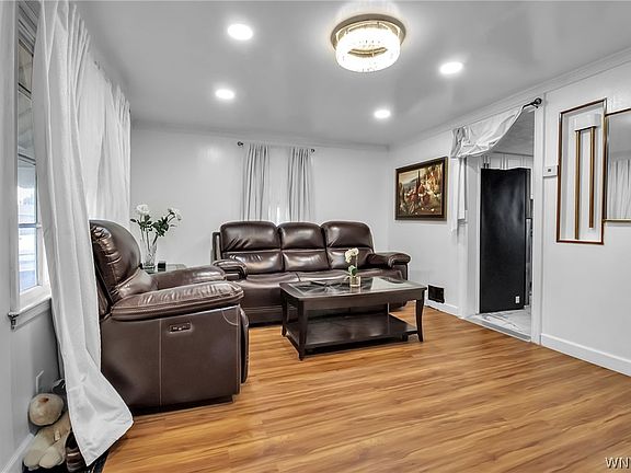 4th image of 5 Greenleaf Ln