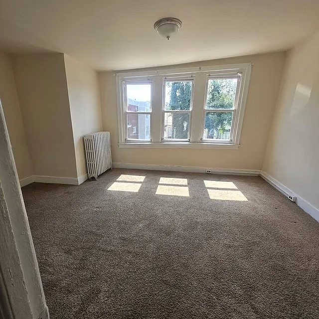 3 bed, $1,995 — Photo 2