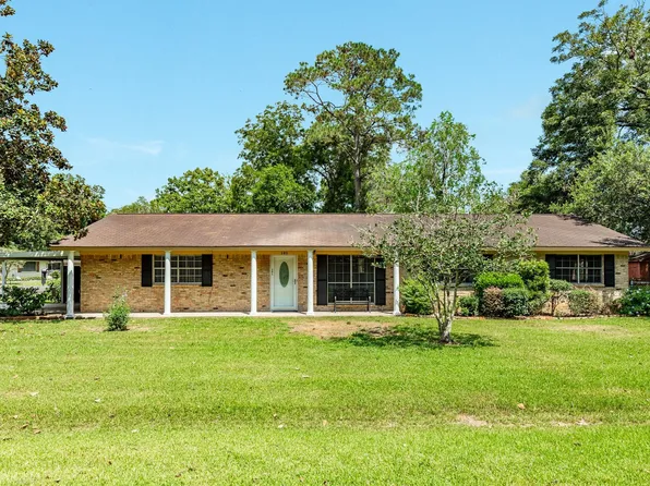 101 Irwin Rd, West Columbia, TX 77486