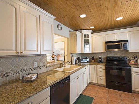 4th image of 130 Palm Ave APT 26