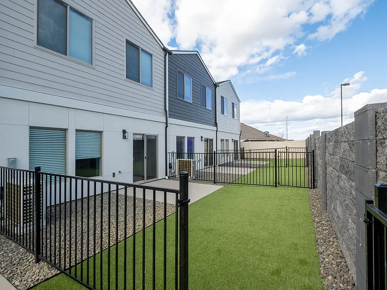 Vintage Park Townhomes — Photo 22