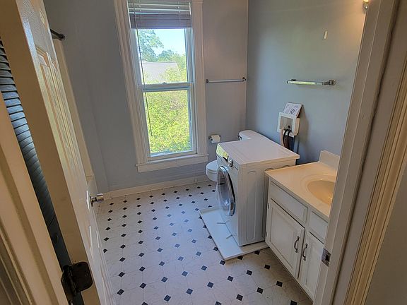 5th image of 609 E Watauga Ave #4