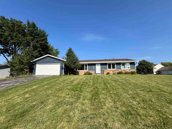 419 Coburn St, Delavan, WI 53115
