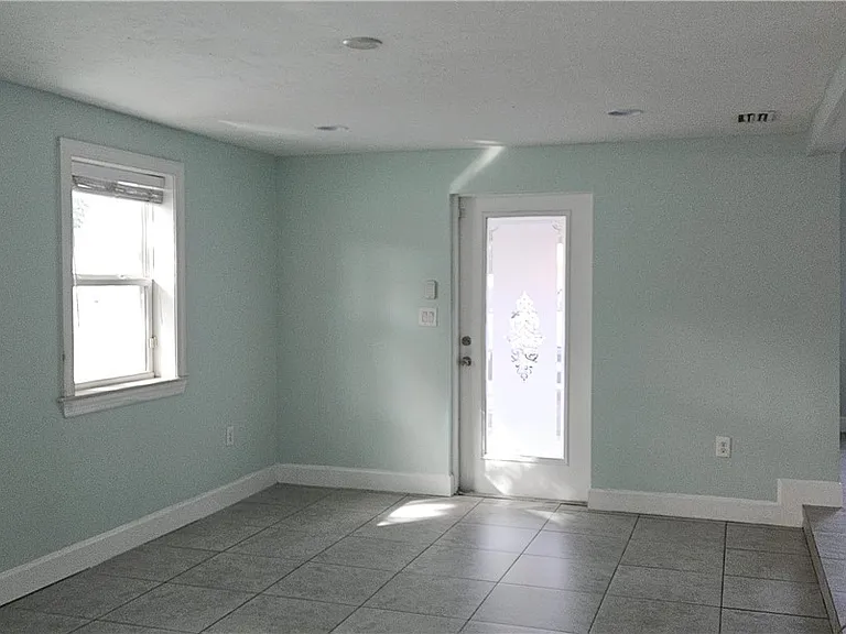 1626 Grace Ave — Photo 10