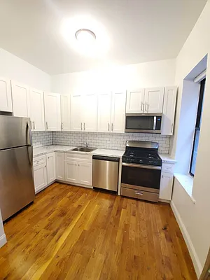 Rented by Smart NY Realty LLC | media 1