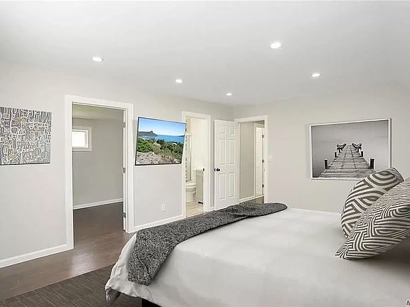 4th image of 27 Lindbergh St