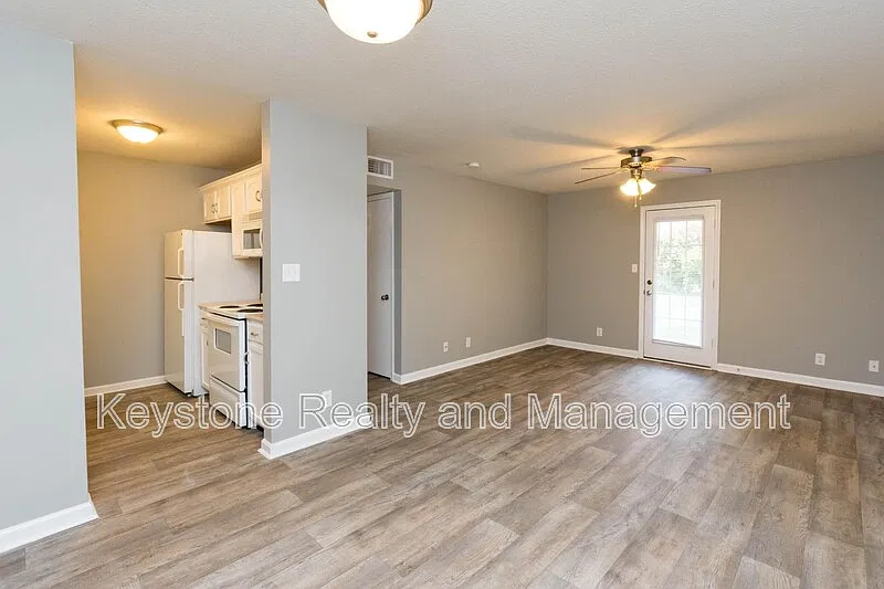 Royster Lane — Photo 4