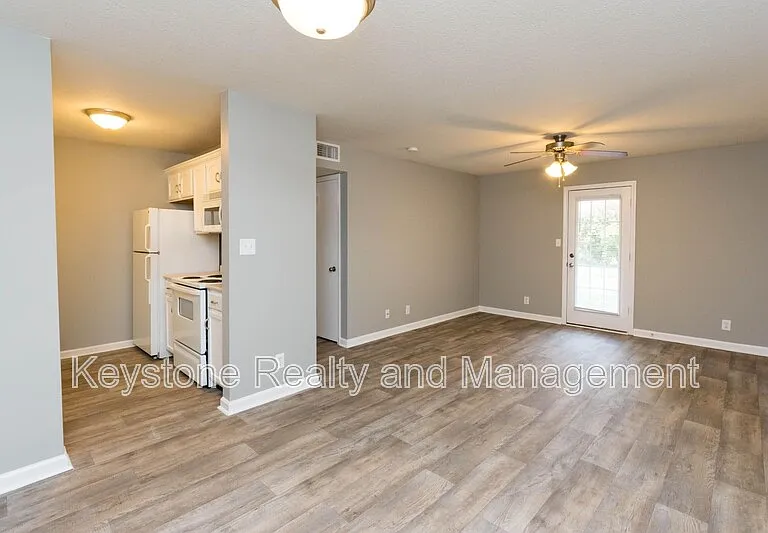 Royster Lane — Photo 4