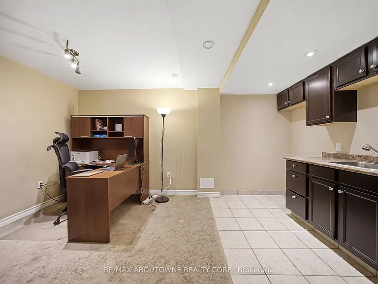 902 Gazley Cir — Photo 28