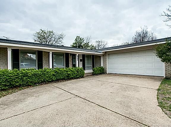 2nd image of 905 Wisteria Way