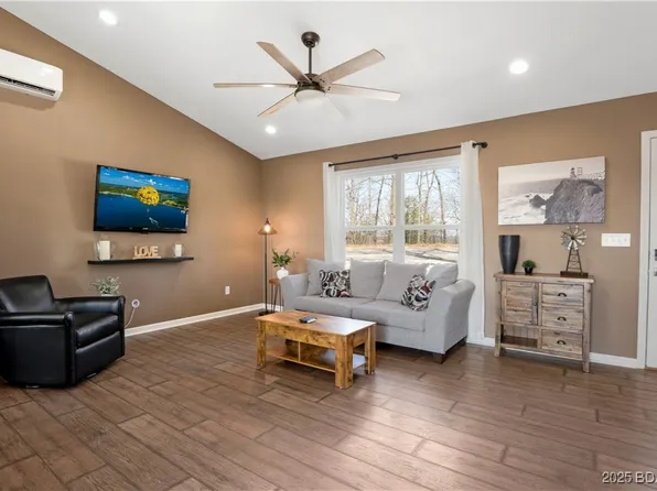 1636 Carol Rd, Lake Ozark, MO 65049