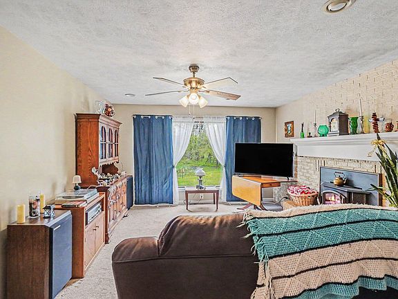 3rd image of 20420 Thornapple Dr