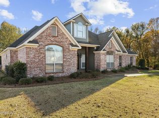 215 Sunset Cir, Madison, MS 39110