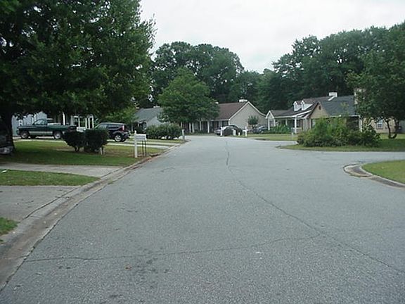 3rd image of 104 Saddlehorn Dr