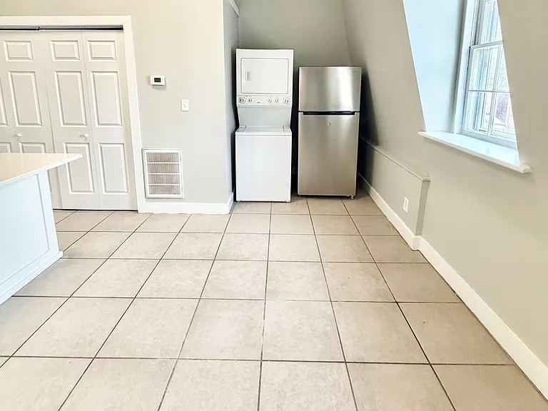 1210 Chapel St #5 — Photo 3