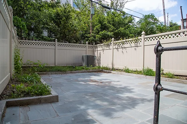 Sold by Garfield Realty  | media 17