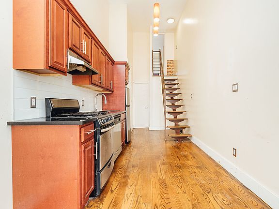 3rd image of 20 Wilson Ave APT 3R
