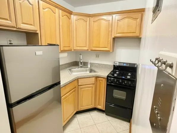 138 West 70th Street image 7 of 12