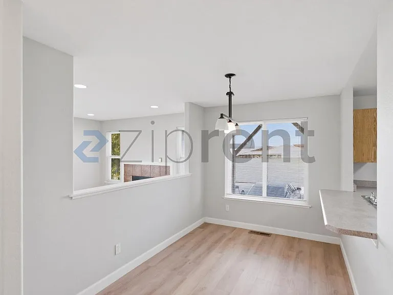 2124 E 20th St — Photo 8