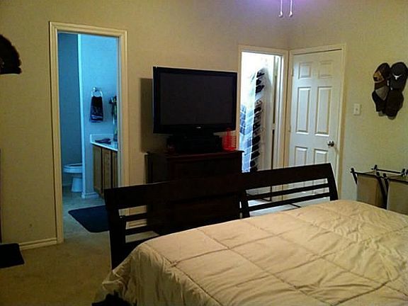 4th image of 8816 Holliday Ln