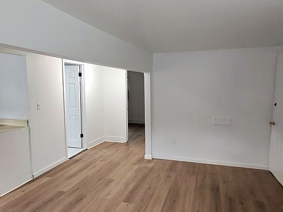5th image of 103 Cotter Rd #1