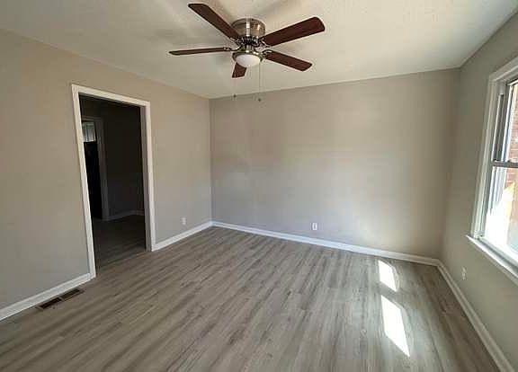 3rd image of 1006 Lee Dr NW #A