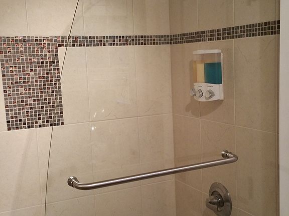 soaking bath tub
