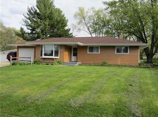 1909 Pleasant View Dr, Stoughton, WI 53589