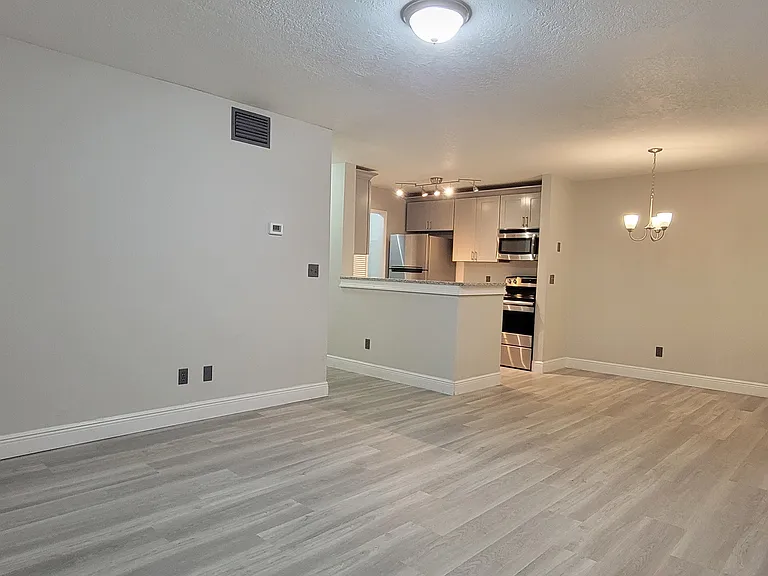 6148 Westgate Dr #103 — Photo 25