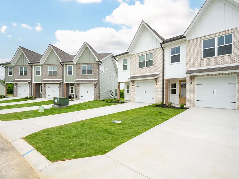 8909 James Creek Dr — Photo 2