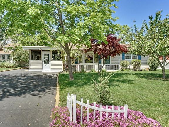 4th image of 1042 Audubon Dr