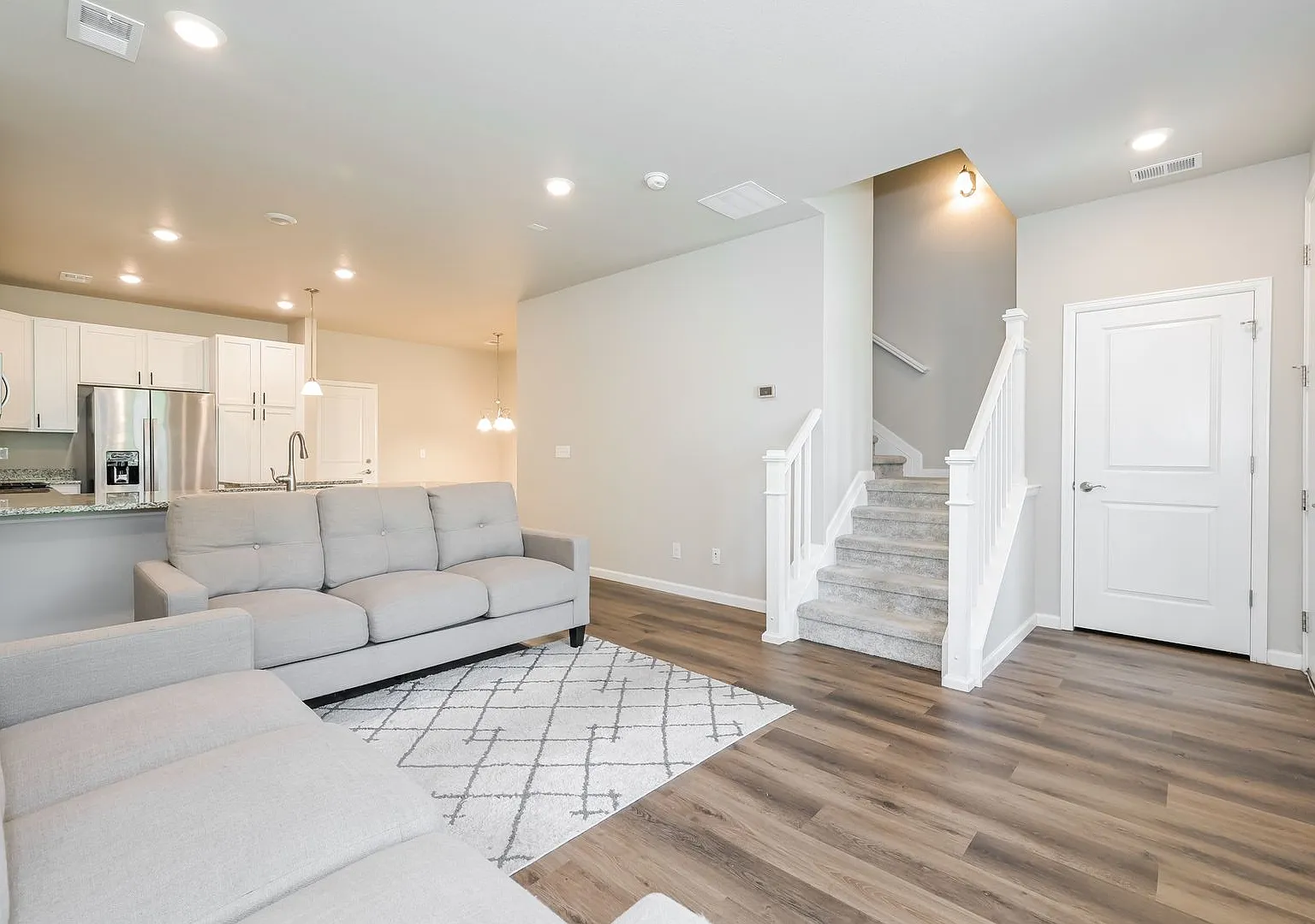 Beautiful 3 Bed, 2.5 Bath Townhome — Photo 4