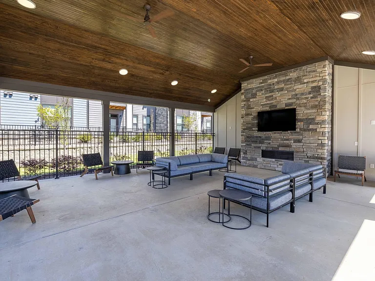 Evolve at Parkway Apartment Homes — Photo 18